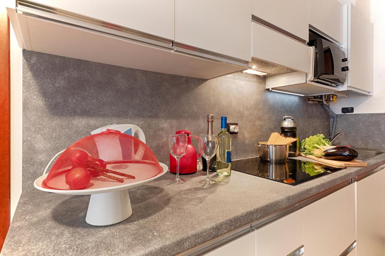 Modern Lakefront 2-Bedroom Apartment Acquaseria エクステリア 写真
