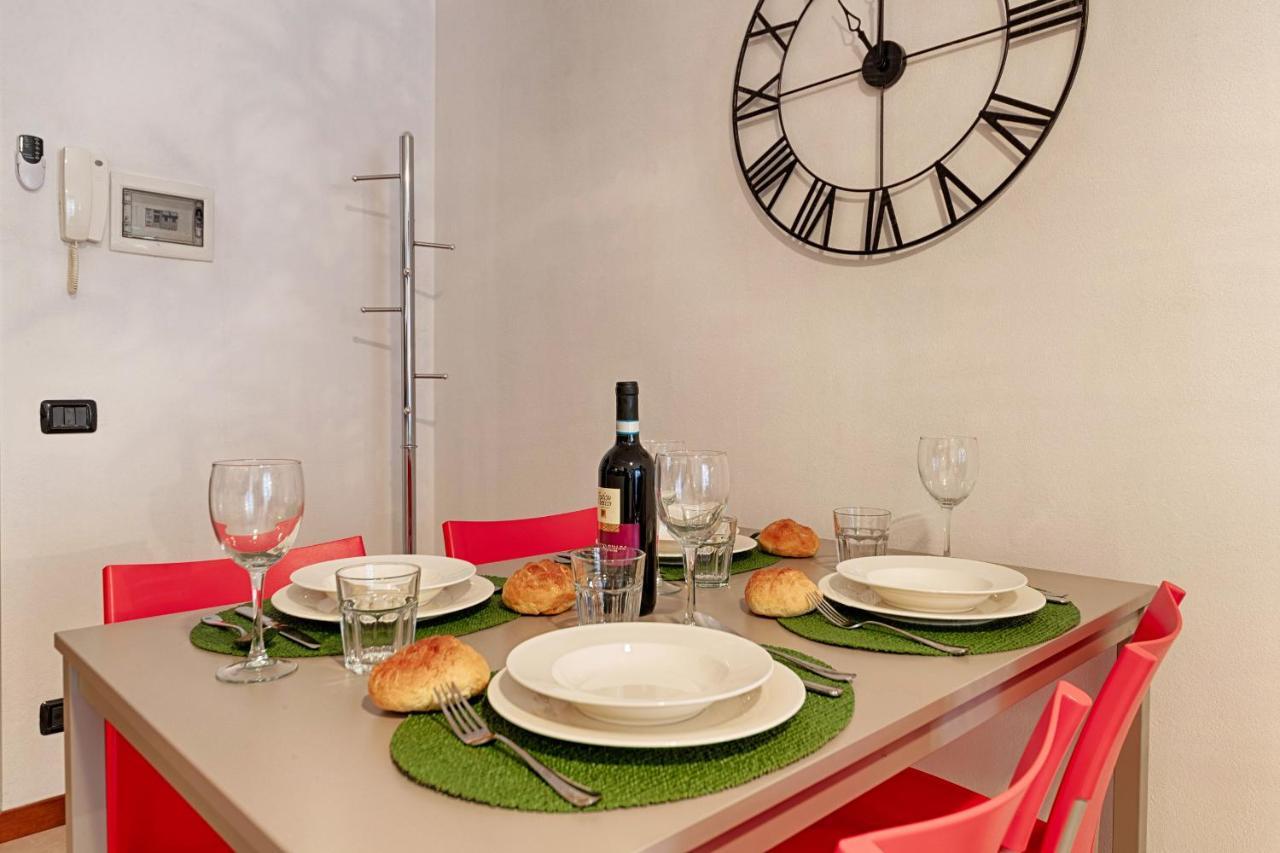 Modern Lakefront 2-Bedroom Apartment Acquaseria エクステリア 写真
